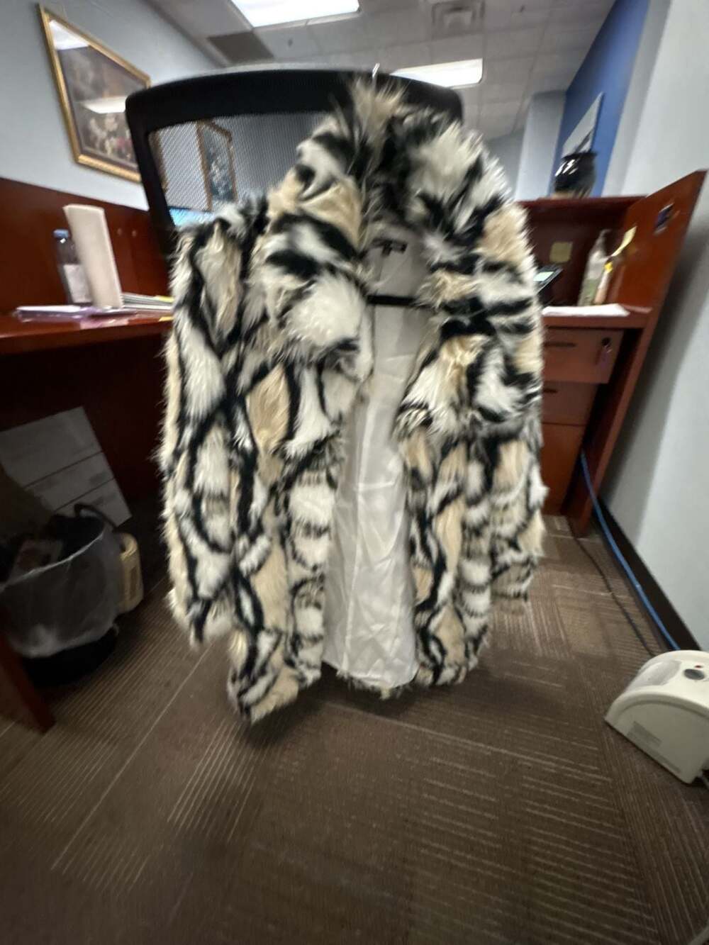 Fashion Nova White And Black Faux Fur Coat Size M - Picture 2 of 4